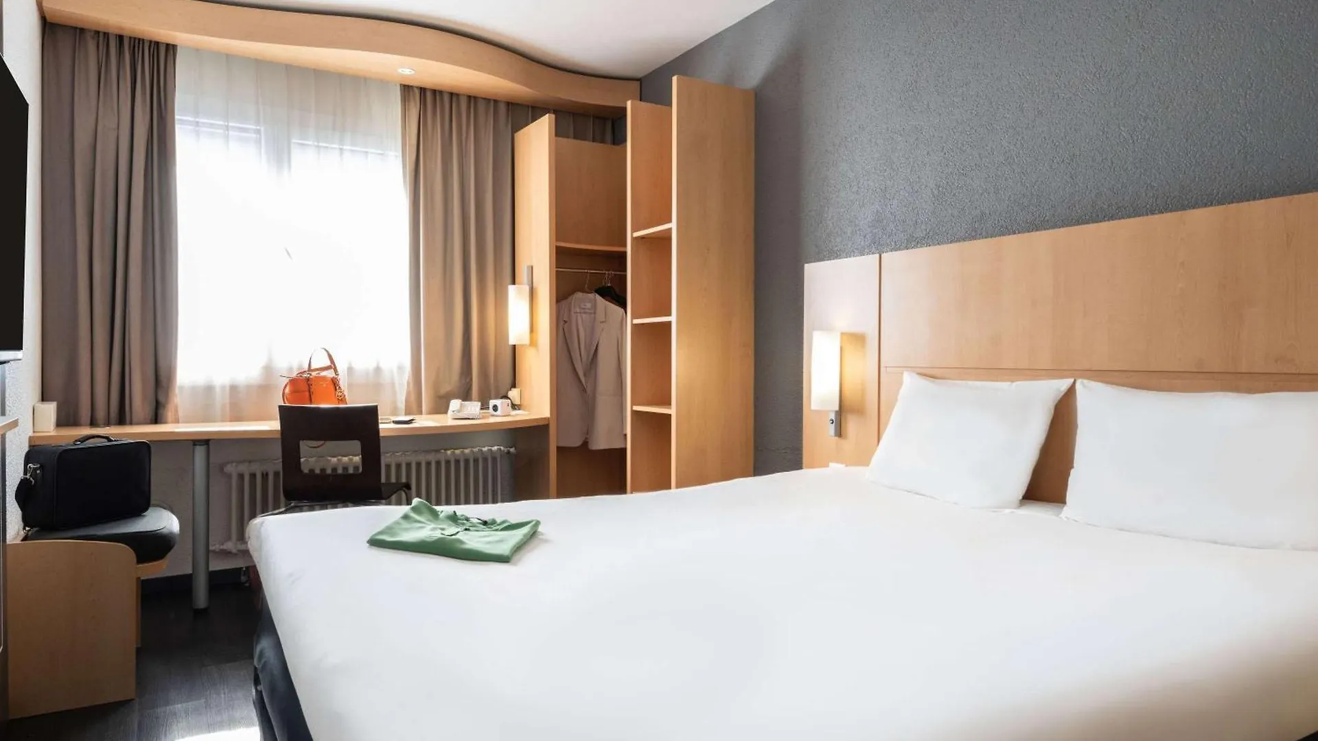 ***  Ibis Geneve Centre Gare Hotel Switzerland
