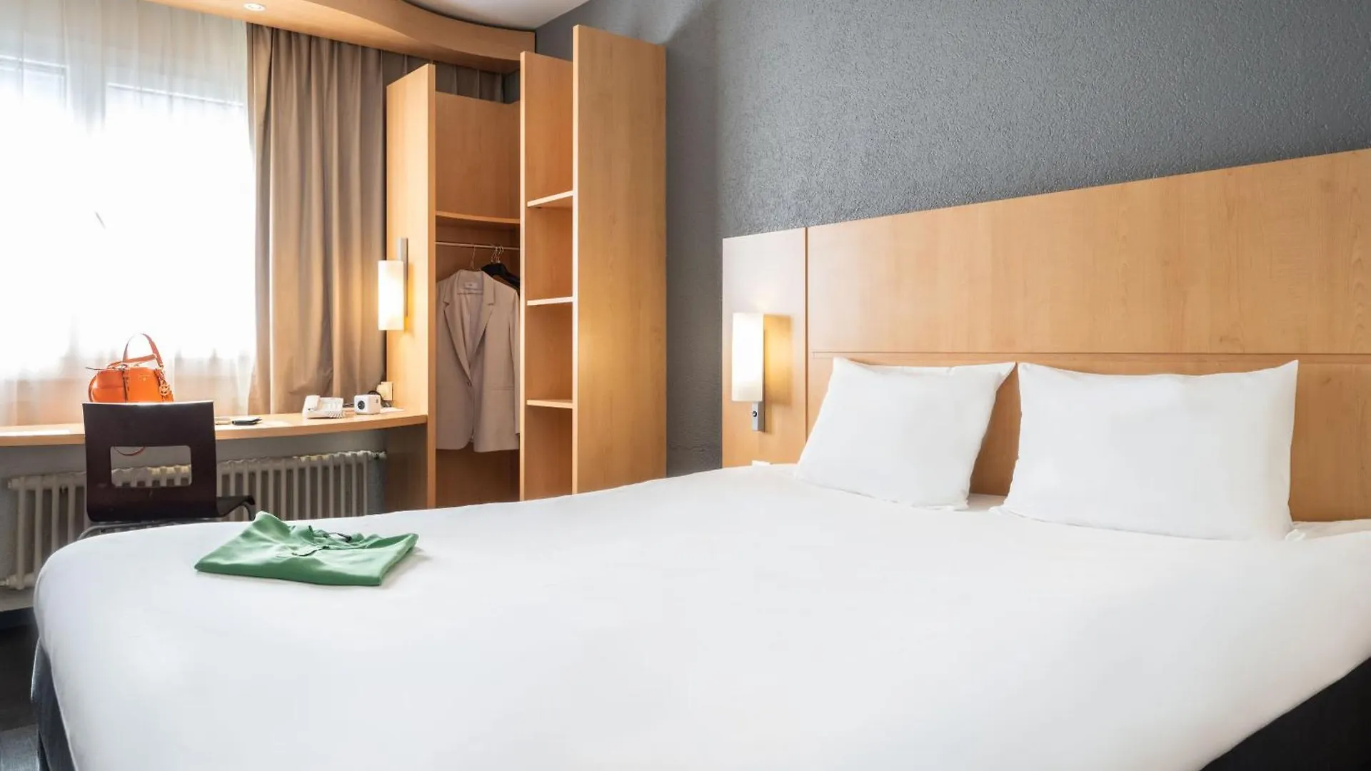 Ibis Geneve Centre Gare Hotel 3*, Geneva